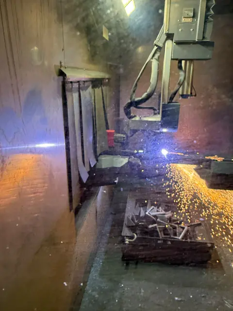 Cutting a steel section inside the STIGAL MultiProfiler 3D cabin